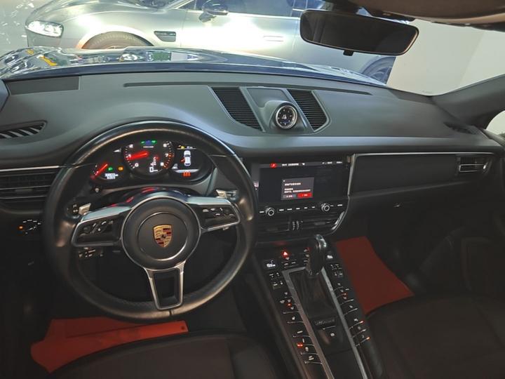 2018 Macan 2.0T photo 5