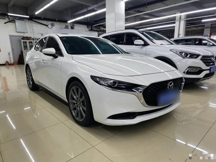 3 Axela 2023 2.0L AT photo 3