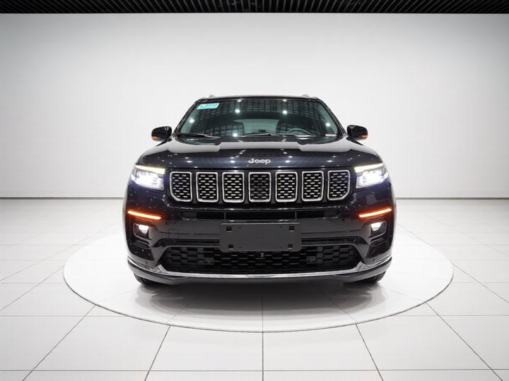 Grand Commander 2022 2.0T AWD Luxury photo 2