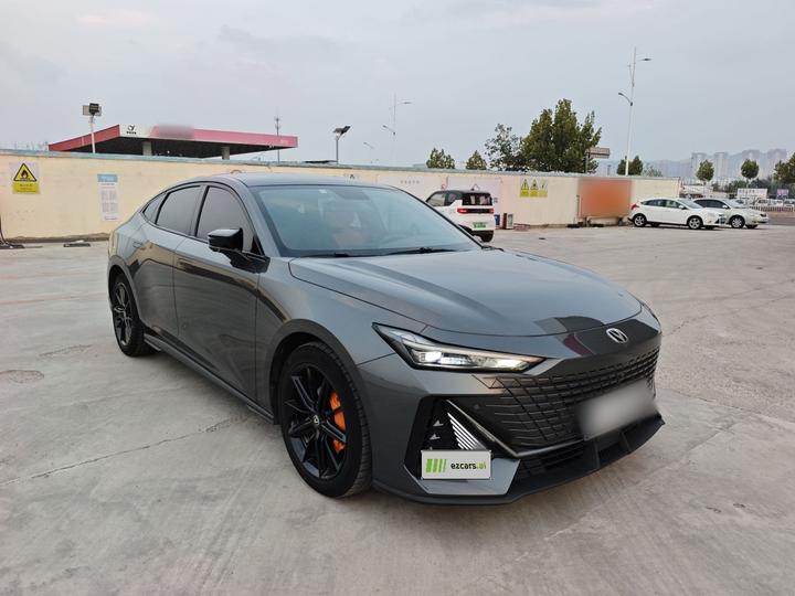 UNI-V 2022 1.5T Premium photo 4