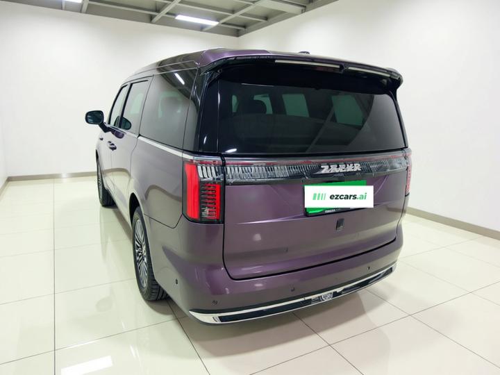 009 2024 7-Seater AWD 108kWh photo 4