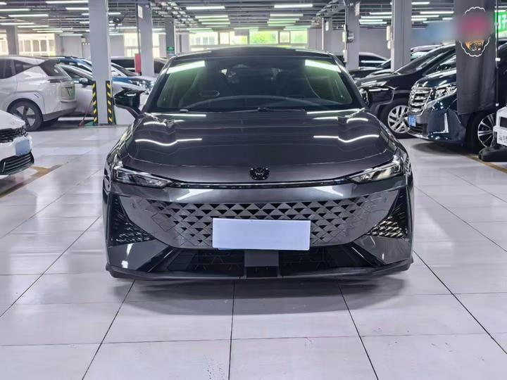 UNI-V 2024 1.5T Premium photo 2
