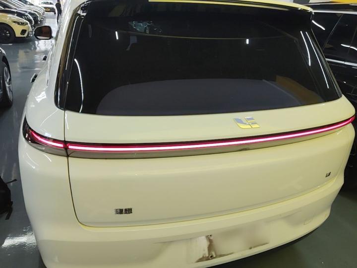 Li L8 2025 Max Smart Refresh Edition photo 3