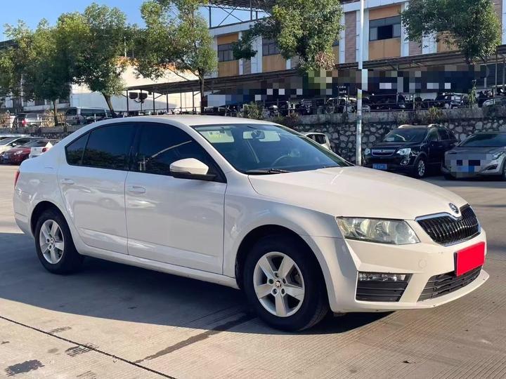 Octavia 2017 Classic 1.6L AT Standard photo 3
