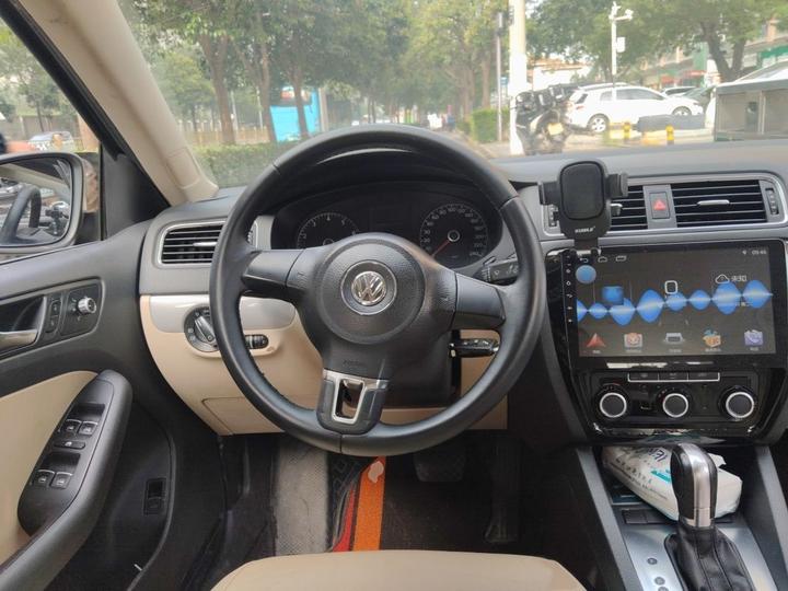 Sagitar 2014 1.6L AT Comfort photo 3