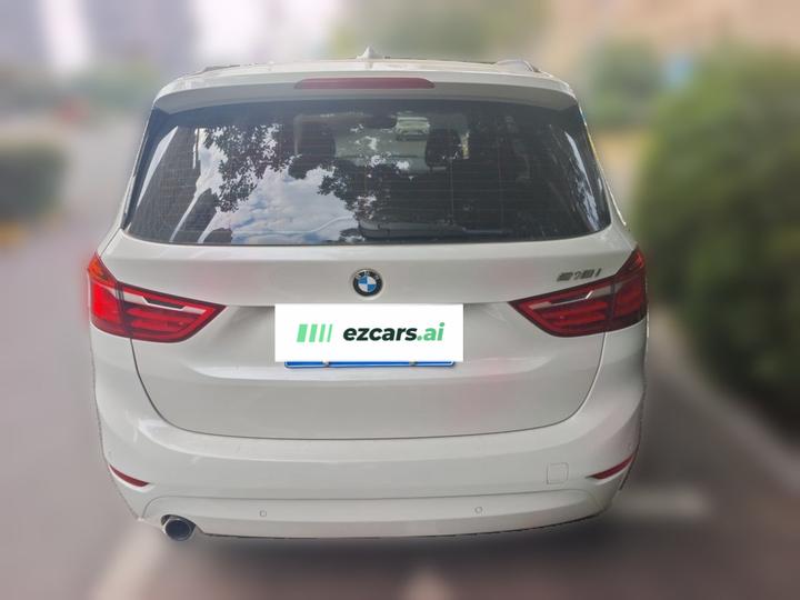 2 Series Wagon 2015 218i Leading photo 5
