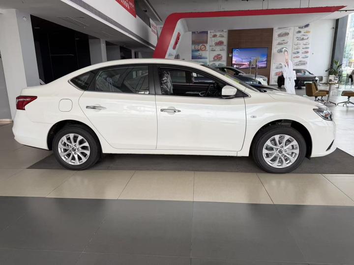 Sylphy 2026 Classic 1.6L CVT photo 3