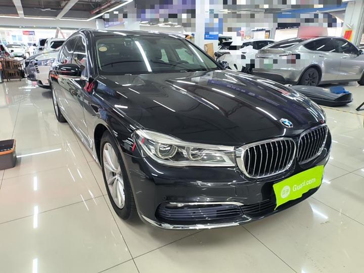 7 Series 2016 730Li Leading photo 3