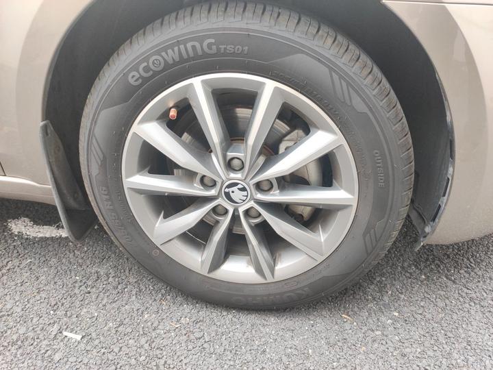 Octavia 2020 1.5L MT Standard photo 8