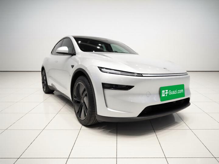Model Y 2025 RWD photo 3