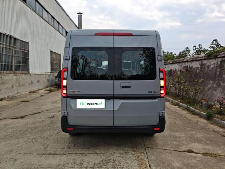 VAN 2026 - Short Wheelbase 68kWh photo 5