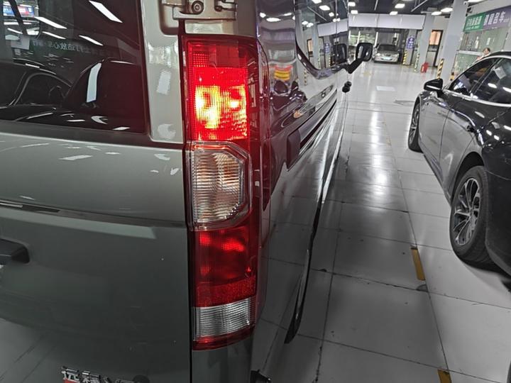 V 2025 V7E 51.4kWh photo 7