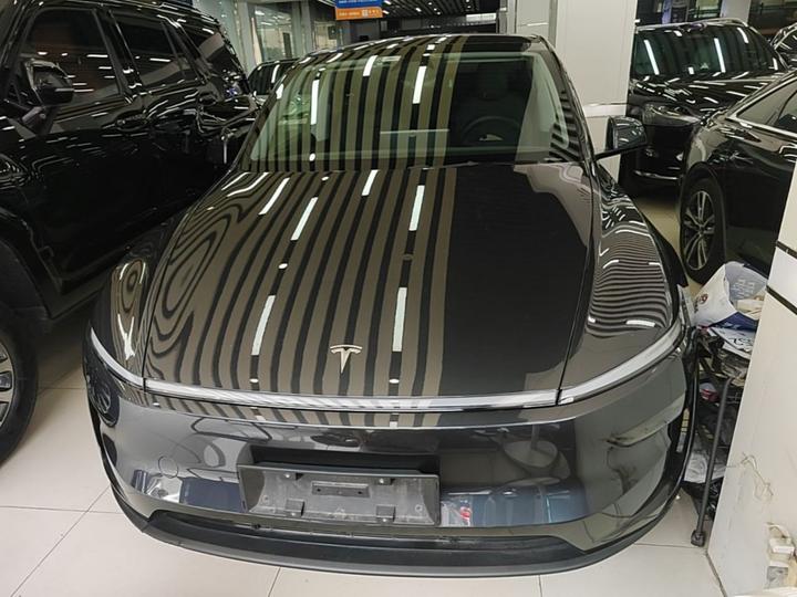 Model Y 2025 RWD Launch Edition photo 2