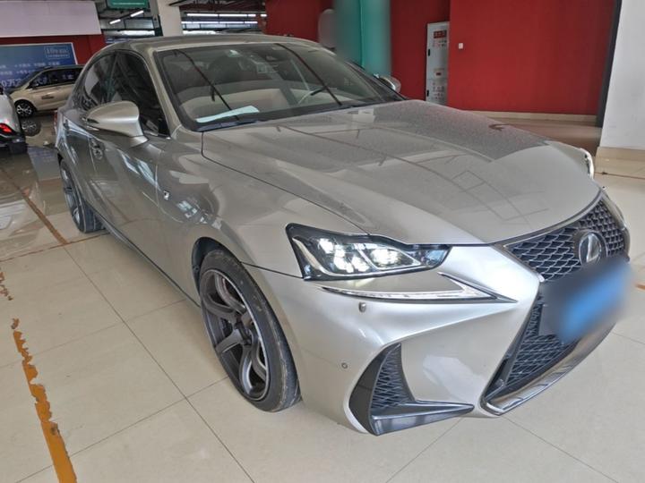IS 2017 300 F SPORT photo 3