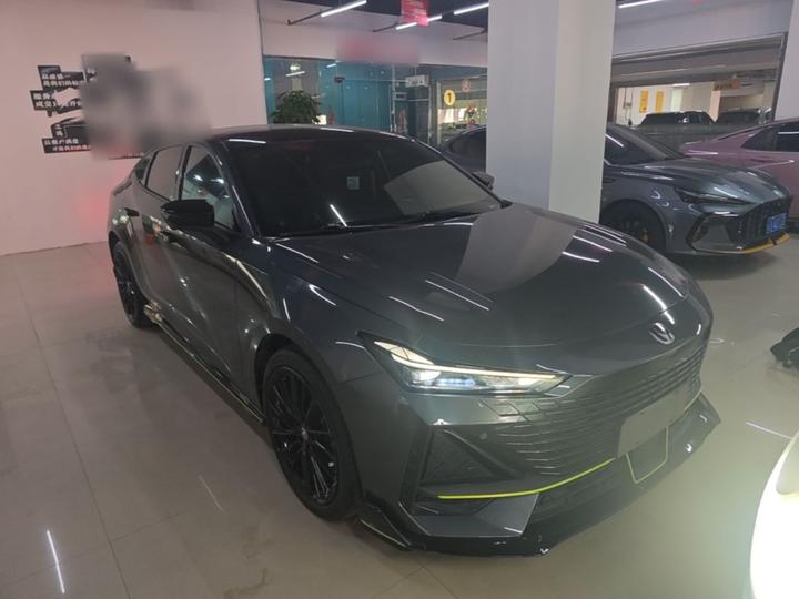 UNI-V 2022 1.5T Sport photo 3