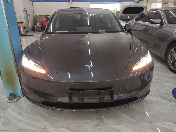 Model 3 2023 Long Range AWD photo 2