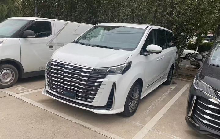 MAXUS G10 2025 Facelift MAX 2.0T AT Luxury Petrol 7-Seater