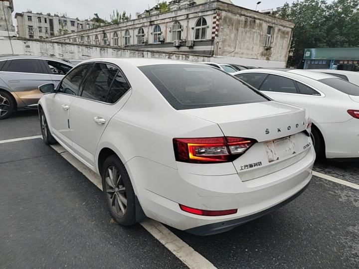 Octavia 2022 1.5L MT Comfort photo 4