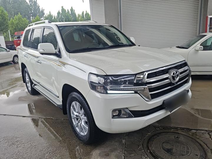 Land Cruiser Parallel Import photo 3