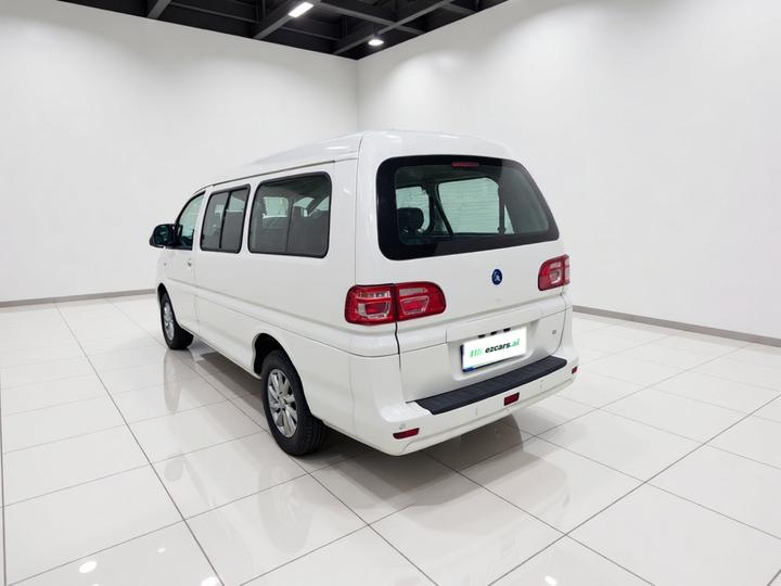 Lingzhi M5EV 2025 410km Standard 9-Seater photo 4