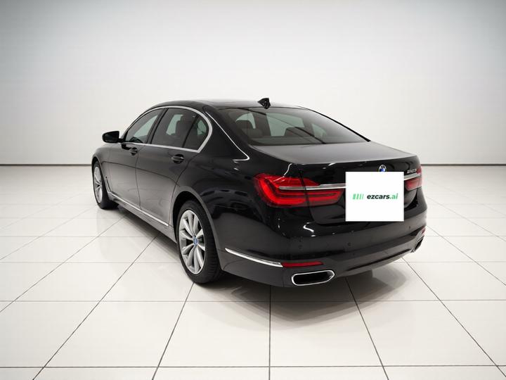 7 Series 2017 730Li Luxury photo 4