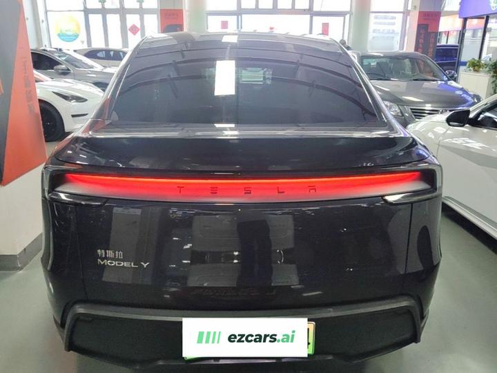 Model Y 2025 RWD photo 3