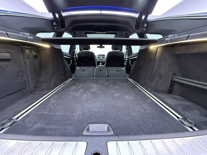 3 SeriesGT 2019 320i M Sport Package photo 8