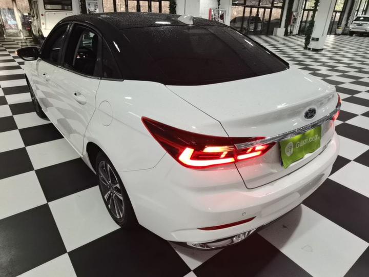 Escort 2021 1.5L AT photo 4