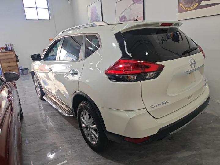 X-Trail 2017 2.0L CVT Comfort 2WD photo 4