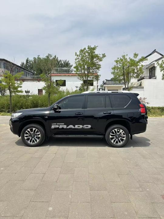 Prado Parallel Import photo 4