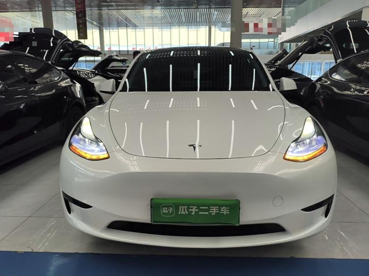 Model Y 2024 RWD photo 2