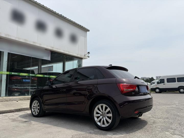 A1 2014 30 TFSI Sportback Comfort photo 4