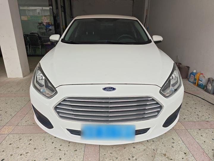 Escort 2019 Facelift 1.5L AT China VI photo 2