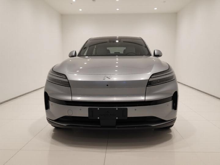 L90 2025 Ultra 6-Seater 60 photo 2