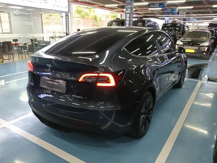 Model Y 2024 RWD photo 4