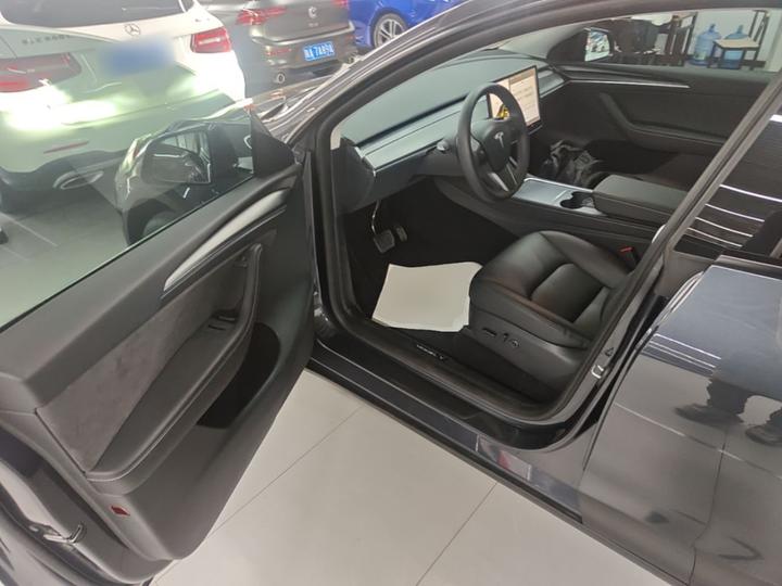 Model Y 2024 RWD photo 3