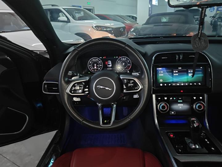 XEL 2020 2.0T 200PS R-DYNAMIC S Progressive Sport photo 2