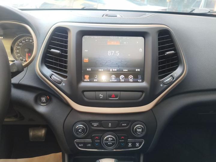 Cherokee 2016 2.0L photo 8