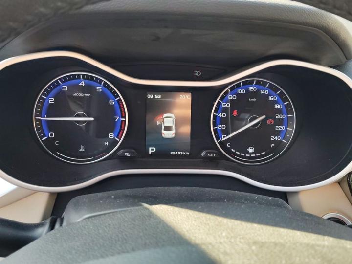 Emgrand 2018 1.5L CVT Luxury photo 8