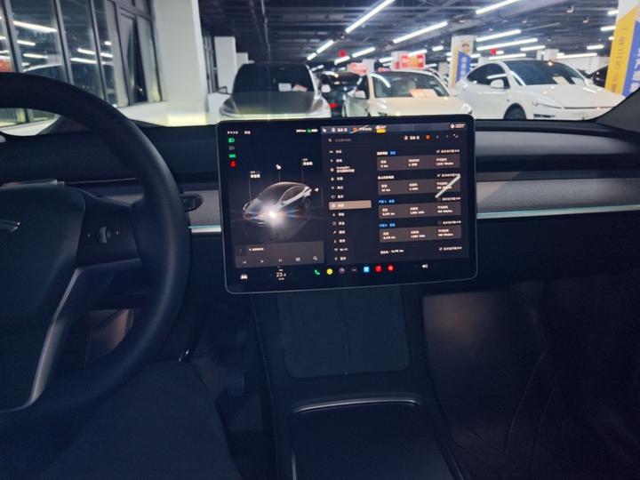 Model Y 2024 RWD photo 5