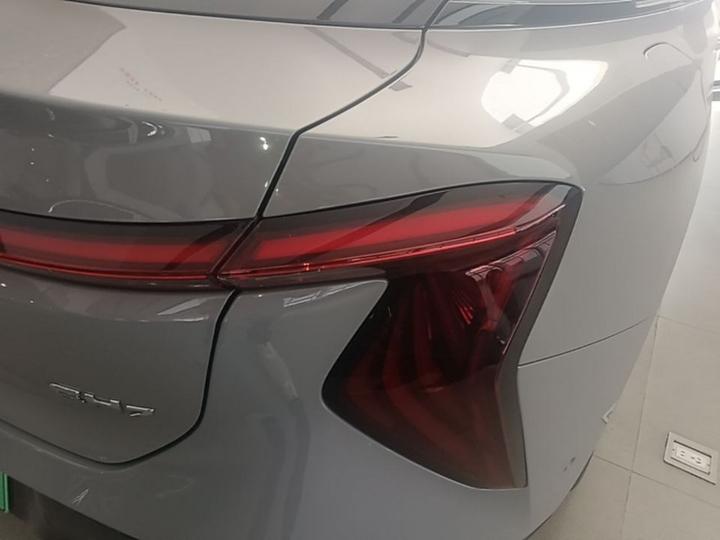 EH7 2025 640 AWD photo 7