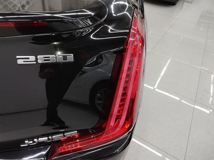 XTS 2018 28T Tech photo 7