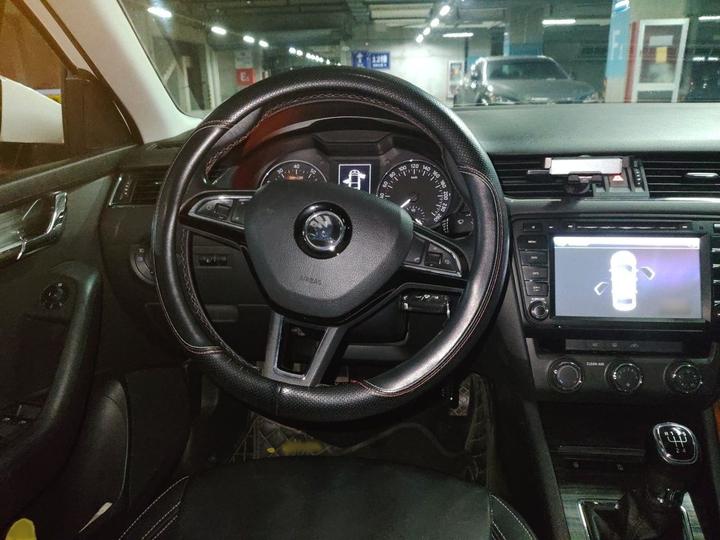 Octavia 2016 1.6L MT photo 3