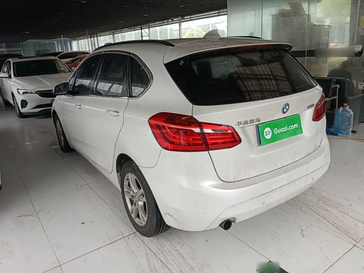 2 Series Wagon 2016 218i Leading photo 4