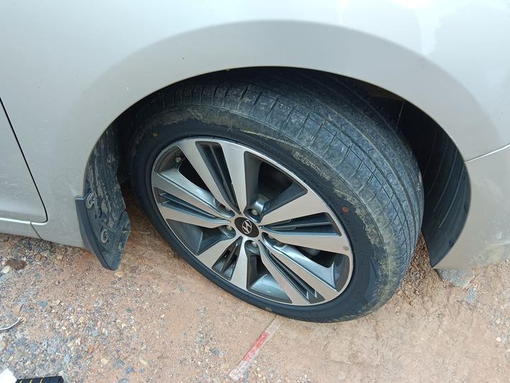 Mistra 2014 1.8L AT Premium DLX photo 8