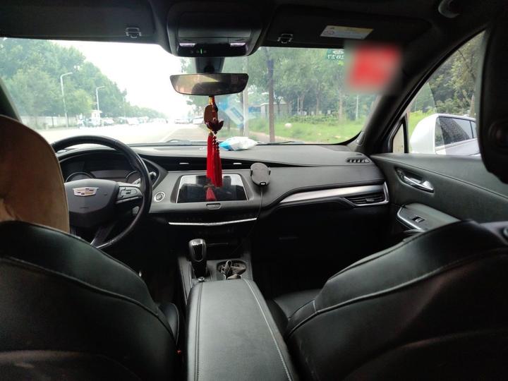 XT4 2018 28T RWD Leading photo 8