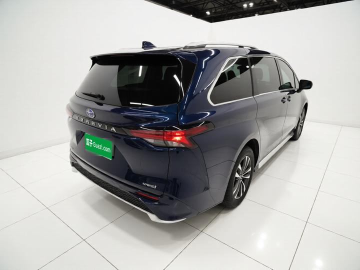 Granvia 2023 2.5L Hybrid Premium PLUS photo 4