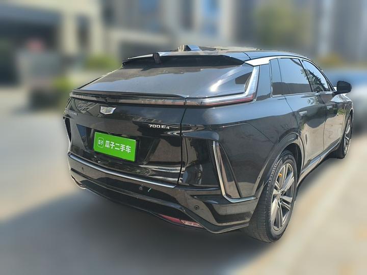 IQ 2022 RWD Long Range Luxury photo 6