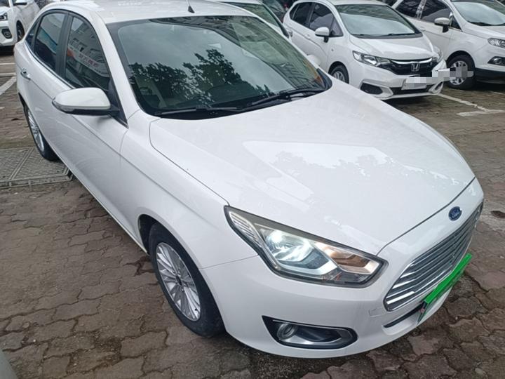 Escort 2015 1.5L MT Comfort photo 3