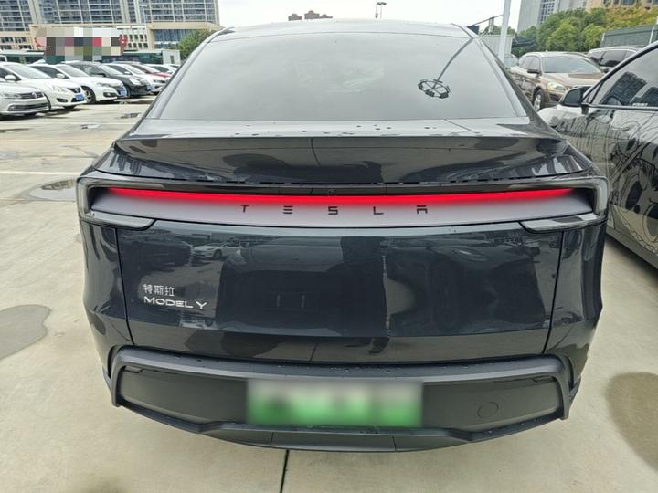 Model Y 2025 RWD photo 3